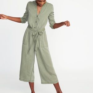 Old Navy “Faded Twill Tie Jumpsuit.” NO BELT.